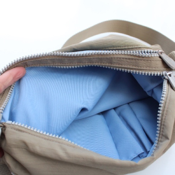 Baggallini cross body bag - Picture 3 of 12